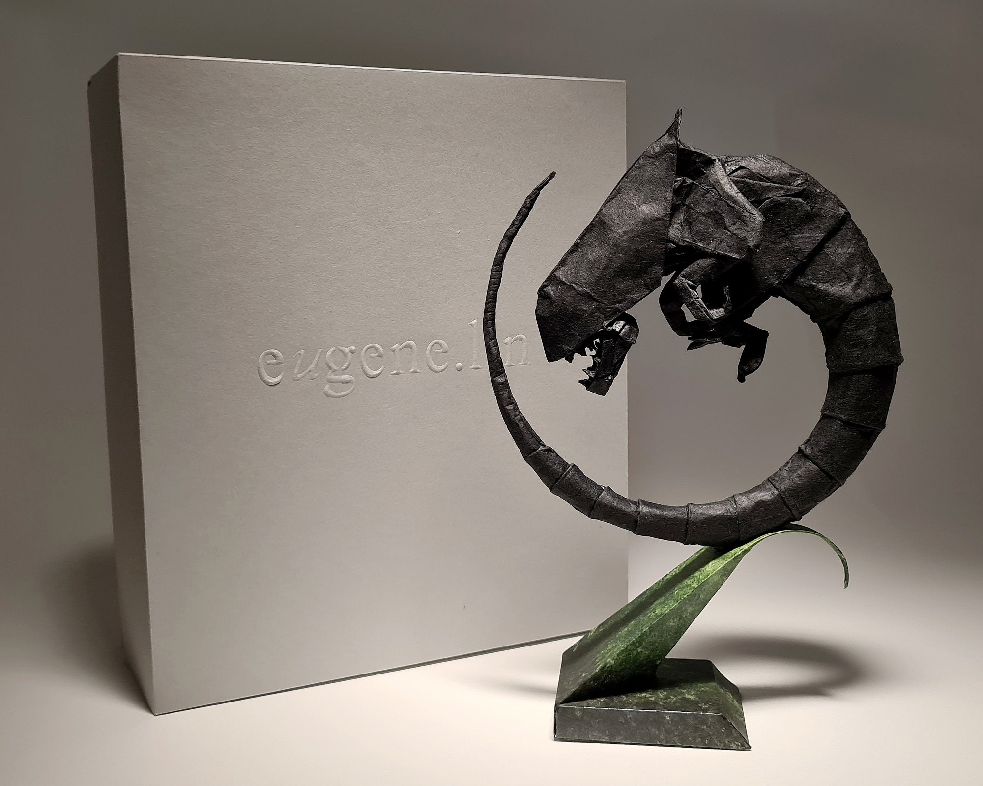 Origami Alien 3 Xenomorph Queen Chest Burster Model in Deluxe