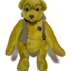 May include: A rustic wooden sign with the text "Welcome to our home" in white lettering. The sign features a distressed finish and a simple, inviting design, perfect for a front porch or entryway.