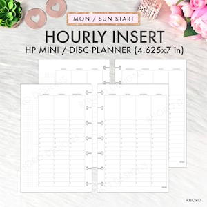 Könnte beinhalten: Ein druckbarer Stundenplaner-Einsatz für einen HP Mini Disc-Planer. Der Planer ist 11,7 cm x 17,8 cm groß und beginnt mit Montag bis Sonntag.