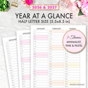Peut inclure: Un agenda 'Year at a Glance' pour 2026 et 2027, format demi-lettre (14 x 21,6 cm). Le planificateur présente un thème minimaliste, rose et pastel. Le calendrier comprend les mois de janvier, février et mars.