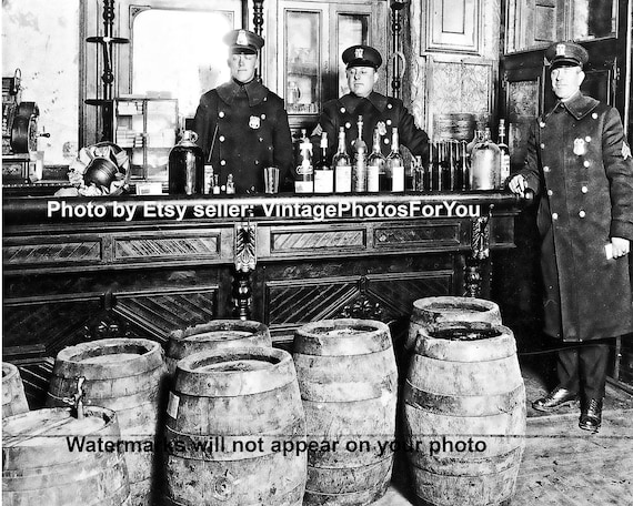 1920's Prohibition Era Speakeasy Police Raid Bootlegger Moonshine Illegal  Bar Alcohol Wall Art Photo Picture Decor -  Denmark