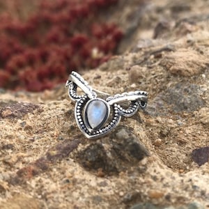 Utsmyckad Chevron-hängare • Boho V-formad ring • Månsten Onyx Ametist Topas • Ringskydd i 925 silver