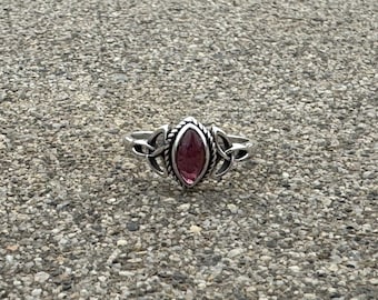 Triquetra Garnet Ring . Celtic . 925 silver . Red Pink Stone . Trinity Knot . Promise Ring. Little Stacking. Gift . Women Triangular Ring