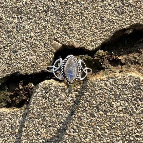 Triquetra Moonstone Ring . Celtic . 925 silver . Clear Stone . Trinity Knot . Promise Ring. Little Stacking. Gift . Women Triangular Ring