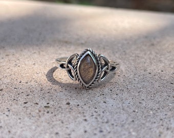 Triquetra Labradorite Ring . Celtic . 925 silver . Blue Stone . Trinity Knot . Promise Ring. Little Stacking. Gift . Women Triangular Ring