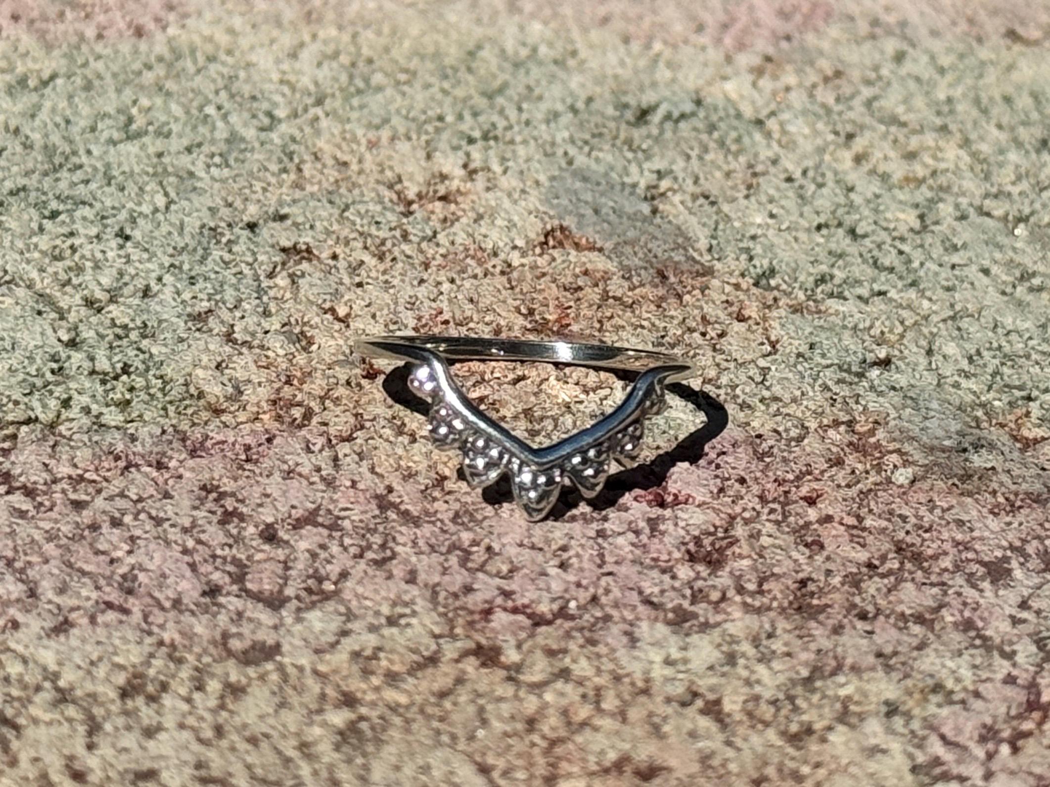 Anello Chevron A Forma Di V In Argento 925 Con Zirconi Colorati – Qings Anello Impilabile Rainbow – Regalo Per Lei Compleanno O Fidanzamento - 2