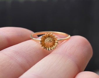 Gold Sunflower Ring • Flower • Nature • Botanical • Boho • Minimalist • Dainty • Plant • Hippie • Everyday • Stacking • Floral • Simple