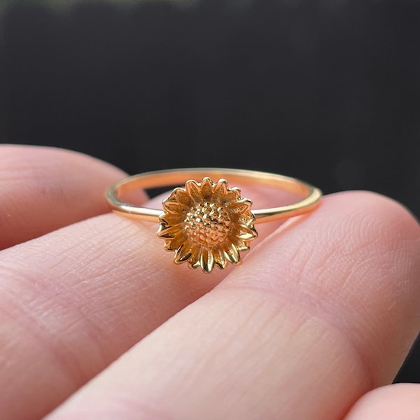 Gold Sunflower Ring • Flower • Nature • Botanical • Boho • Minimalist • Dainty • Plant • Hippie • Everyday • Stacking • Floral • Simple