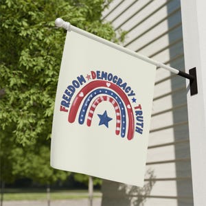 FDT Garden Flag, Anti Trump Garden Flag, Freedom Democracy Truth, Political Speech Bubble Yard Sign, Liberal Outdoor Decor