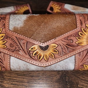 Cartera de piel de vacuno natural y cuero repujado, diseño de girasol