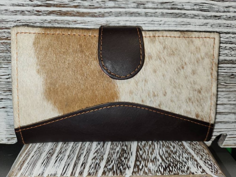 Handmade Genuine Cowhide and Leather Wallet. Personalized Branding Available. 画像 1