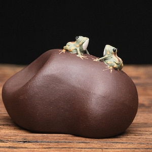 Handmade Yixing Zisha Clay Tea Pet Squirting Frog Stone Double Water Spray FJ311 image 3