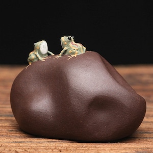 Handmade Yixing Zisha Clay Tea Pet Squirting Frog Stone Double Water Spray FJ311 image 5