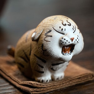 Handmade Yixing Zisha Clay Tea Pet Tiger FJ673