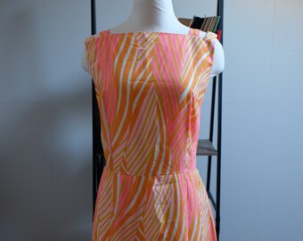 Sleeveless Pink and Orange Sears Vintage Dress with shoulder details - Size S