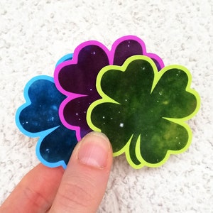 Pegatina de vinilo de trébol impermeable para portátil o botella de agua. Calcomanía de trébol de cuatro hojas.