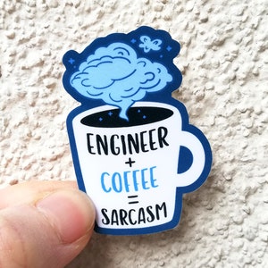Calcomanías de vinilo divertidas e impermeables para laptop con texto "Café e Ingeniero"