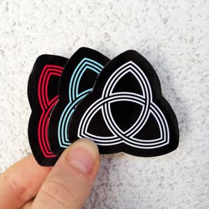 Triquetra wasserdichter Vinylaufkleber für Laptops, Hexe, Wicca, okkultes, heidnisches Symbol, Geschenk
