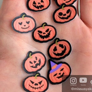 10 MINI Kürbis Gesichter Halloween Sticker Pack niedliche Gastgeschenke, wasserdichter Laptop Aufkleber für Scrapbooking oder Planer, Herbst Herbst schnitzen