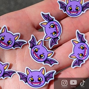 Pakiet 10 naklejek MINI Kawaii Vampire Bat do dekoracji na Halloween, straszne słodkie upominki na przyjęcie, naklejka winylowa na laptopa, telefon, butelkę z wodą lub dziennik