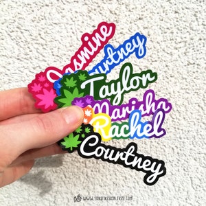 Aangepaste hennepnaamstickers, gepersonaliseerde sticker opbergdoos, waterdichte esthetische vinyl regenboogcadeaus