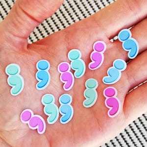 12 MINI Subidde Awareness Semikolon Vinyl Aufkleber Pack wasserdichter Aufkleber für Ihr Laptop Wasserflasche Journal Tagebuch oder Handyhülle
