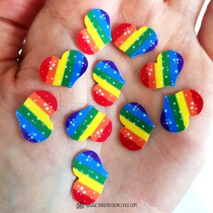 Lot de 10 mini autocollants coeur LGBTQ arc-en-ciel autocollants imperméables en vinyle représentant le drapeau de la fierté