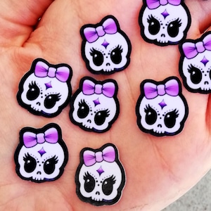 Paquete de 10 mini pegatinas de calaveras góticas de Halloween para portátil, calcomanías de vinilo, recuerdos de fiesta y álbumes de recortes, botellas de agua moradas