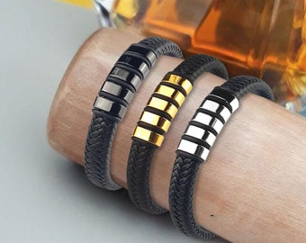 Handgefertigtes Personalisiertes Schwarz Perlen Lederarmband mit 5 Namen Gravierte-Vatertag Geschenk Individuelle Perlen Armbänder Geschenk für Ihn Papa Mann