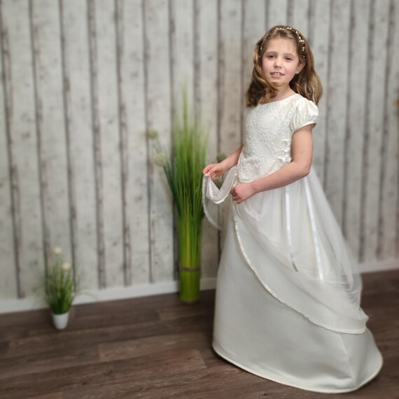 Flower Girl "ella" in Ivory, Children's Dress for Communion, as a Dress for  Baptism or for Flower Girls - Etsy