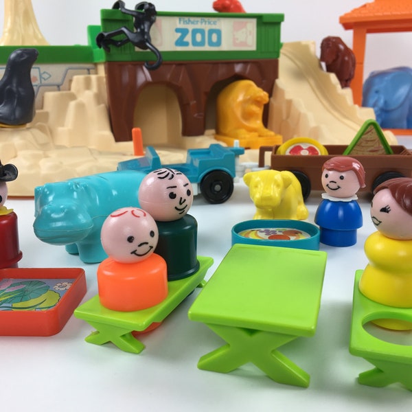 Vintage Fisher Price Little People Zoo # 916, Complete, In Good Condition