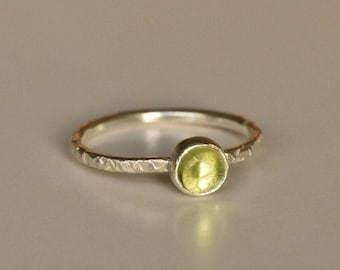 Chequer Textured Silver Stacking Ring with Peridot Gemstone