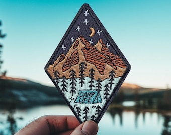 Reispatch, campingavonturenpatch, kampleven, outdoor, reizen, bergen, bos, dennenboom, borduurpatch nationaal park - P010