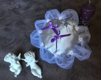 Lichtgrijze satijnen trouwring kussens, witte tule, lint, romantisch, diameter 25, met de hand genaaid, uniek model.