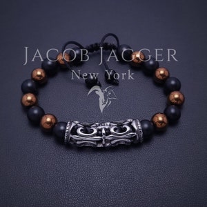 Pulsera de flor de lis de ónix mate y hematita de cobre para hombre y mujer. Ajustable con cuentas de 8 mm y espaciador de filigrana de acero inoxidable plateado.