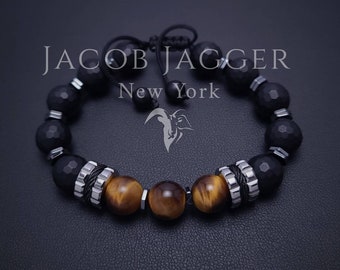 Schwarzer Onyx & Tigerauge Armband für Männer. Verstellbares, robustes Luxus-Armband mit natürlichen 10 mm Steinen und silbernen Edelstahl-Anhängern.