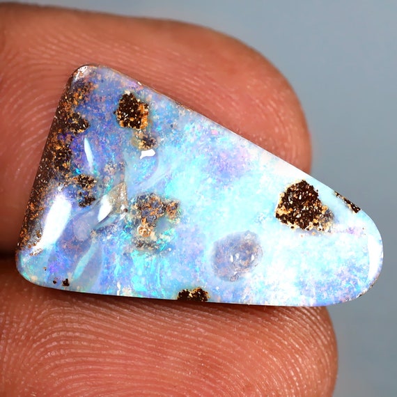 8.31 カラットの素晴らしいファンシーシェイプ (21 x 14 mm