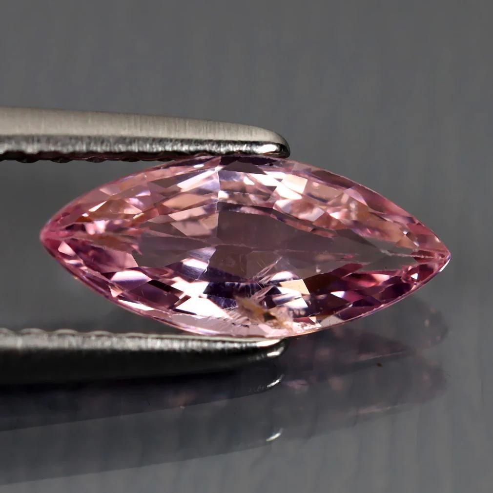 RARE !!! SAPHIR ROSE POURPRE DE TANZANIE : 3.8 mm x 3 mm
