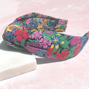 Ciara E Liberty Print Women Headband, Liberty of London Fabric Knotted Headband, Hair Accessories, Green and Pink Floral Alice Headband