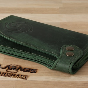 Organizador elegante de billetera de cuero verde alargado