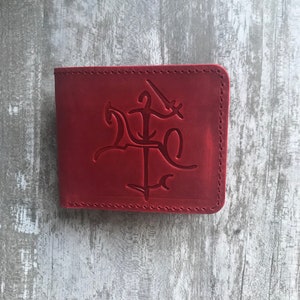 Personalisierte Geldbörse mit Gravur aus rotem Leder