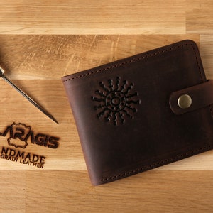 Cartera de bolsillo para hombre / Cartera de cuero plegable / Cartera minimalista / Cuero de caballo loco / Cartera grabada / Regalo de Navidad / Regalo de cumpleaños para hombre