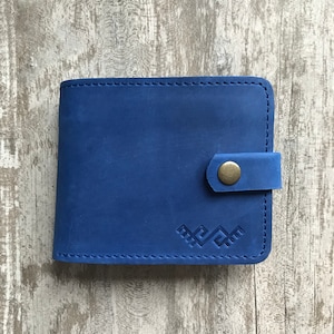 Cartera de cuero plegable grabada a mano