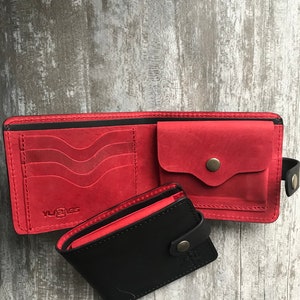 Cartera pequeña plegable de piel negra y roja