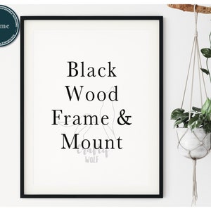 Op de afbeelding: Zwarte houten lijst en passe-partout met de tekst "Black Wood Frame & Mount" in witte letters.