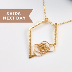 Mother&#39;s Day Gift| June Birth Flower - Rose Flower Necklace | Gift for Bridesmaids | Birthday | Flora - Ring holder necklace