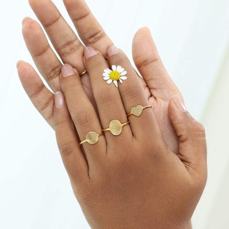 Memorial Thumbprint Ring, Personalized Fingerprint Jewelry, Custom Engraved Dainty Remembrance Gift Bild 11
