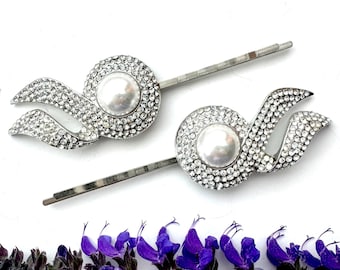 Horquillas Art Déco Vintage: Accesorios para el cabello de novia con diamantes de imitación y perlas, hechos a mano con joyería vintage.