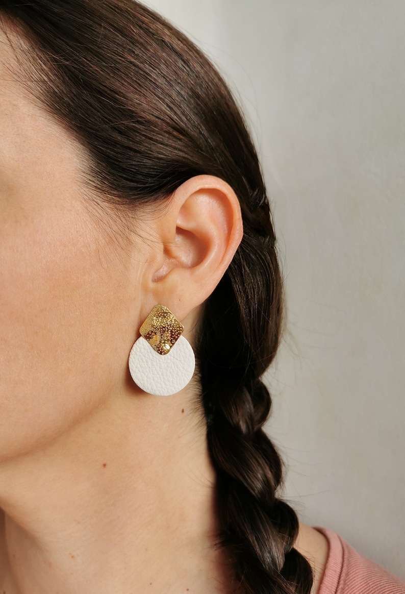 WHITE OMBELINE OREILLES