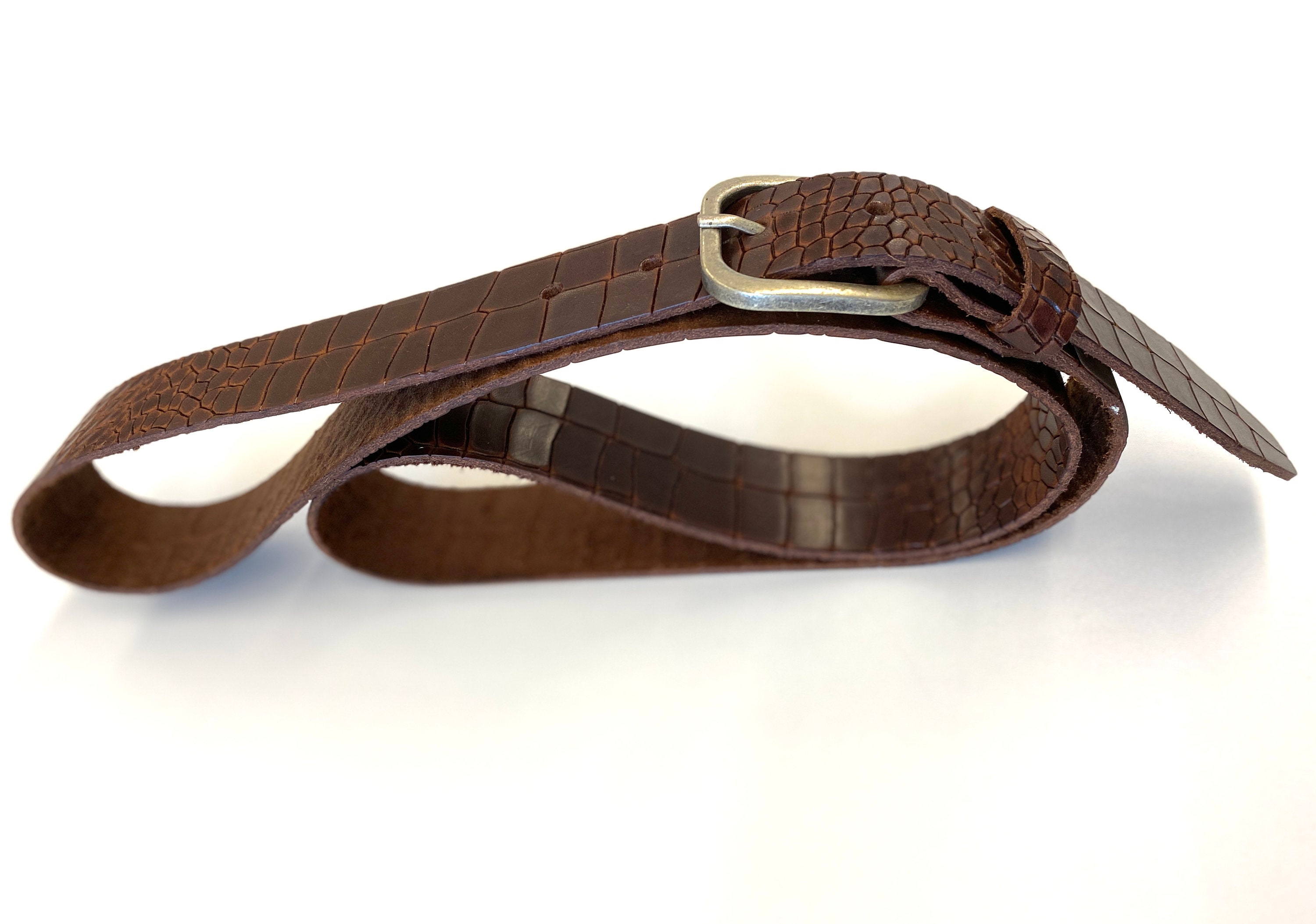 ハンドメイドブラウンレザーベルト 真鍮製バックルスクエア型 ハンドメイドブラウンレザーベルト 真鍮製バックルスクエア型